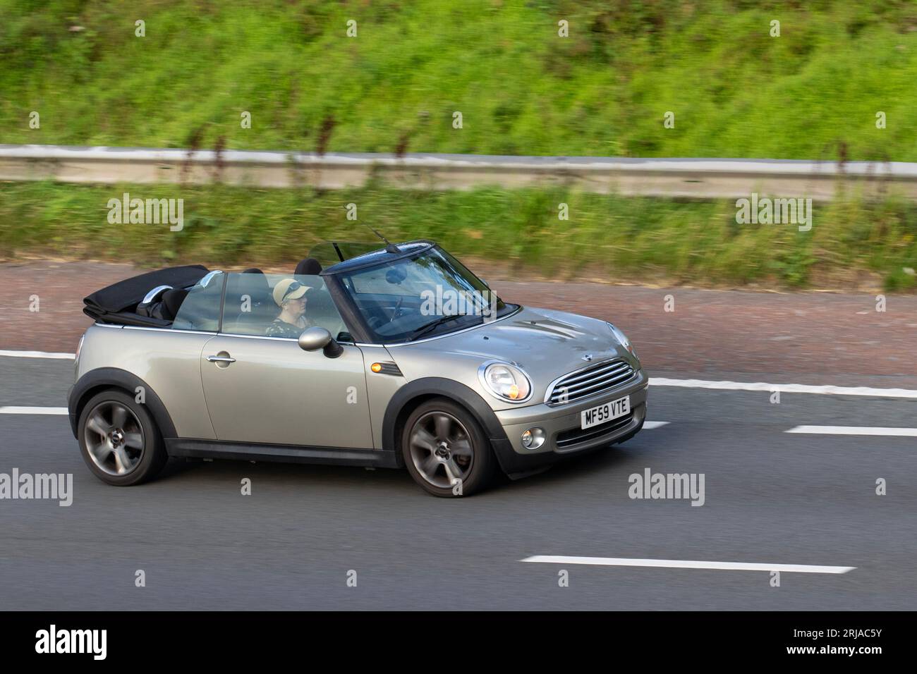 Silver mini cooper cabrio hi-res stock photography and images - Alamy