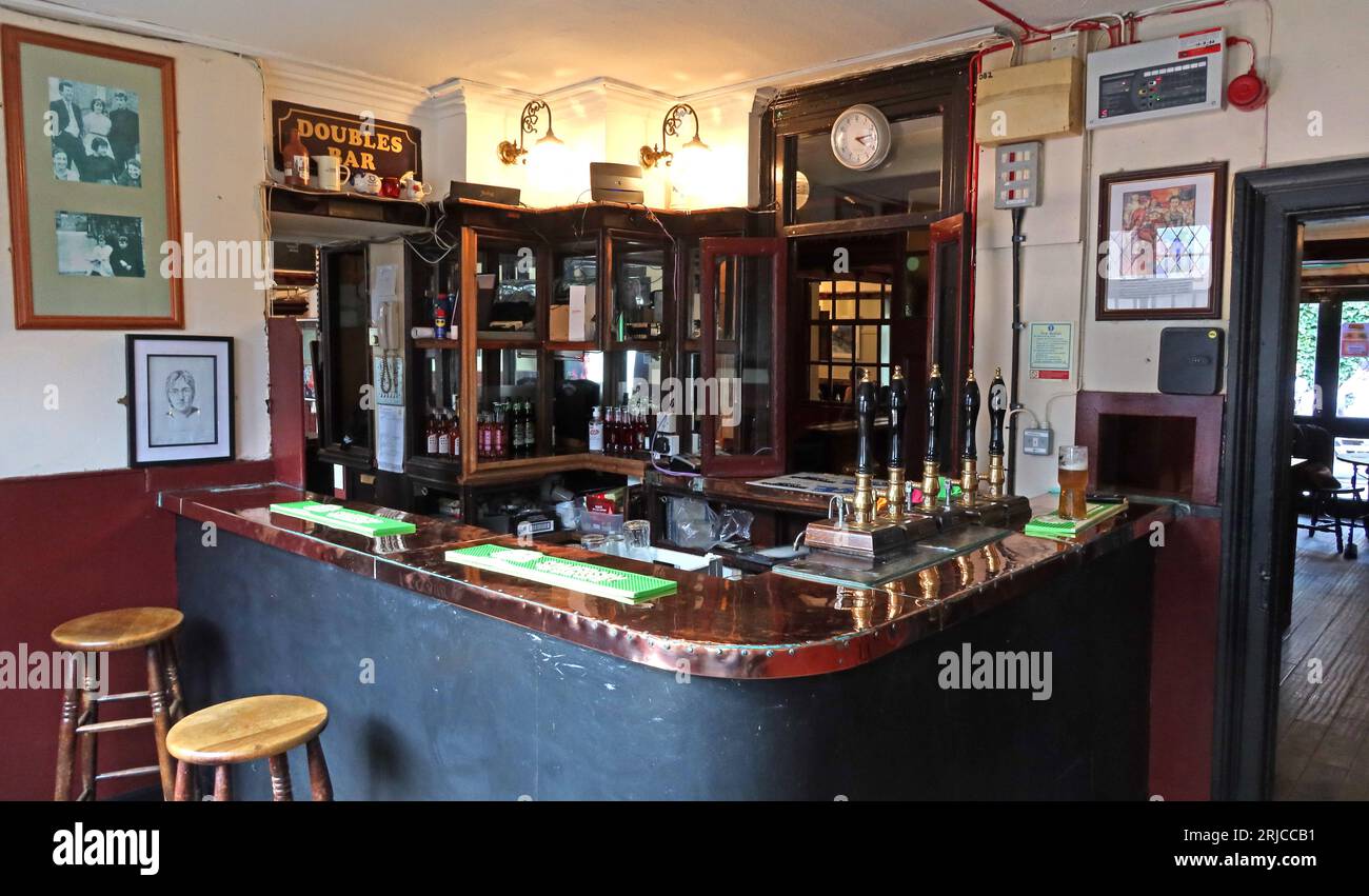 Ye Cracke, John Lennon of The Beatles, Dissenters watering hole pub, Rice Street, off Hope Street, Liverpool, Merseyside, England, UK, L1 9BB Stock Photo