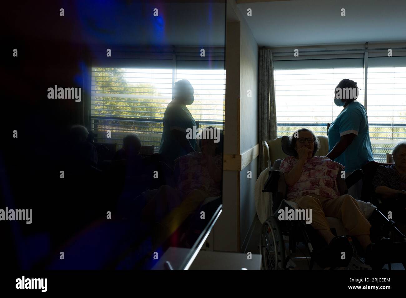 Retirement home tv residents hi-res stock photography and images - Alamy