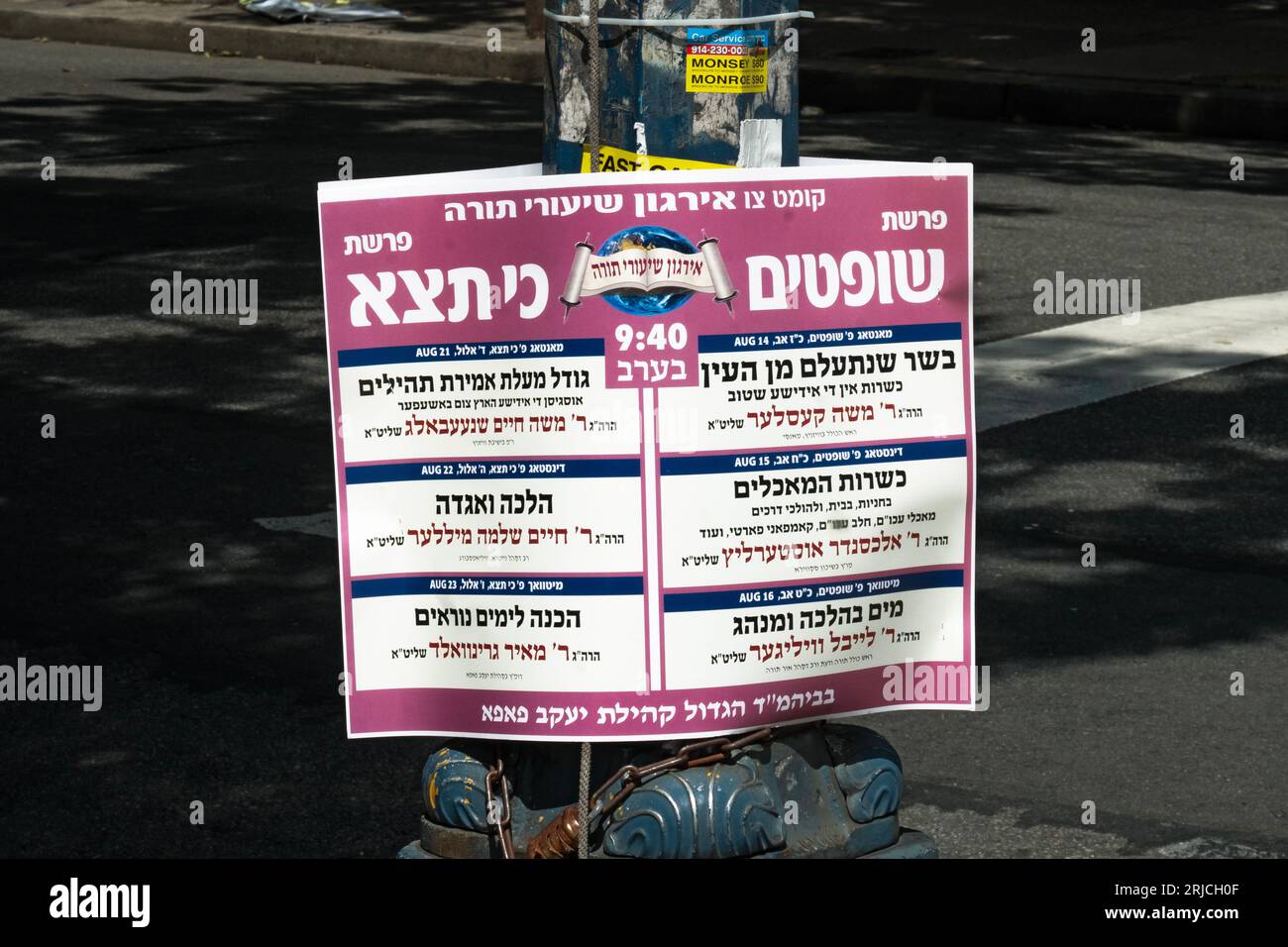 A bilingual sign from the Pupa Hasidic group listing lectures on the upcoming Sabbath's torah readings. On Lee Avenue in Williamsburg, Brooklyn, NYC. Stock Photo