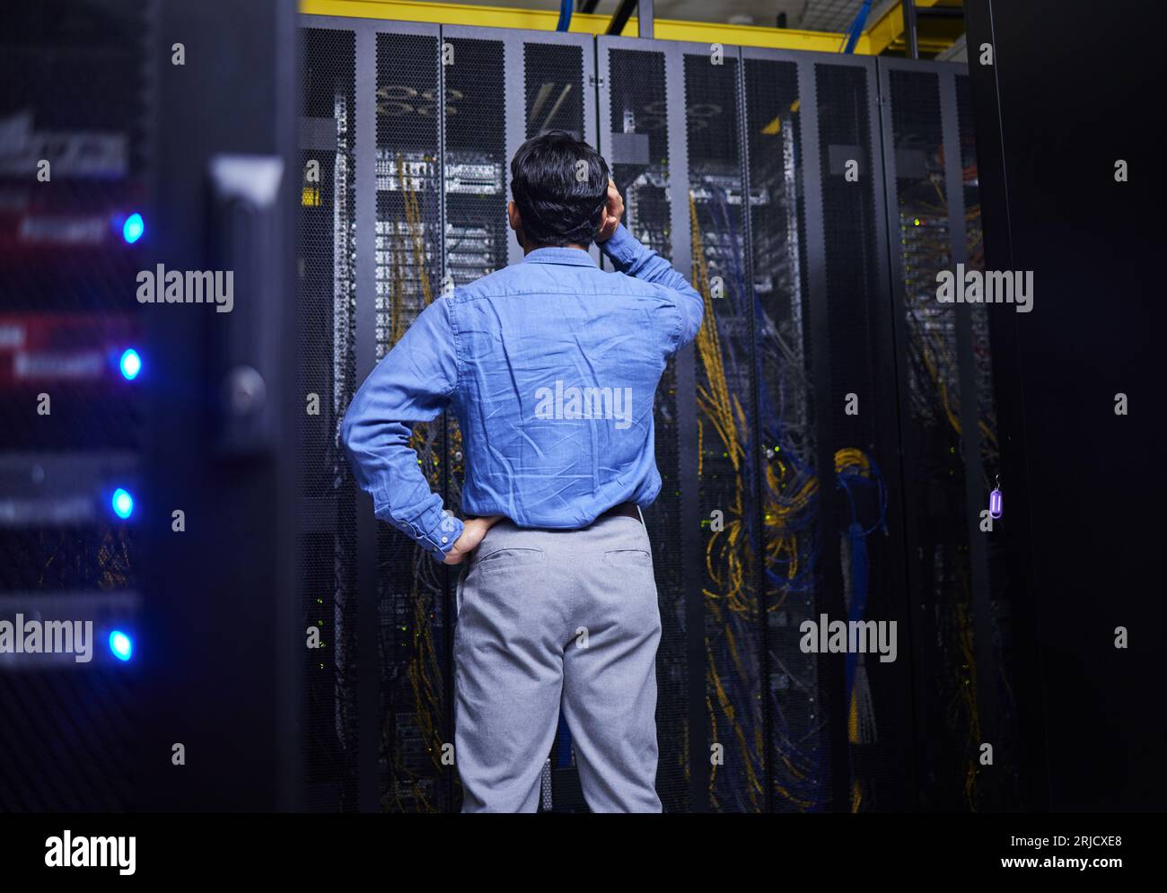Confused man and technology hi-res stock photography and images - Alamy