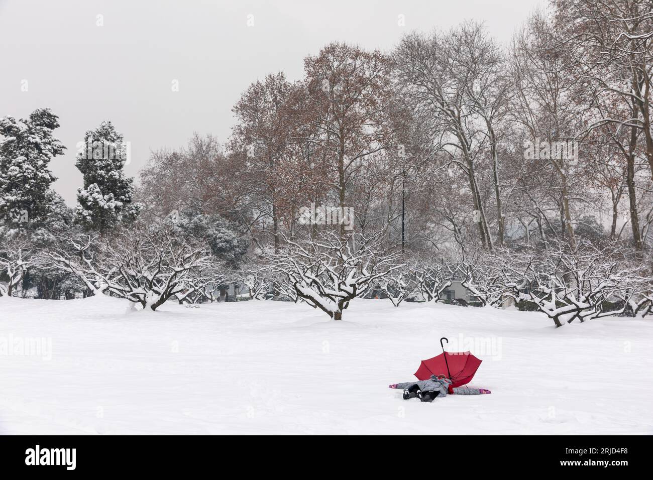 lying down on the snow, feels like the whole world become holy and pure Stock Photo