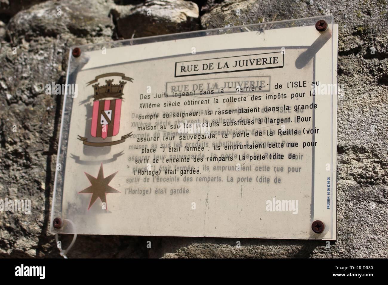 Plaque explaing the history of rue de la juiverie in Châteauneufde