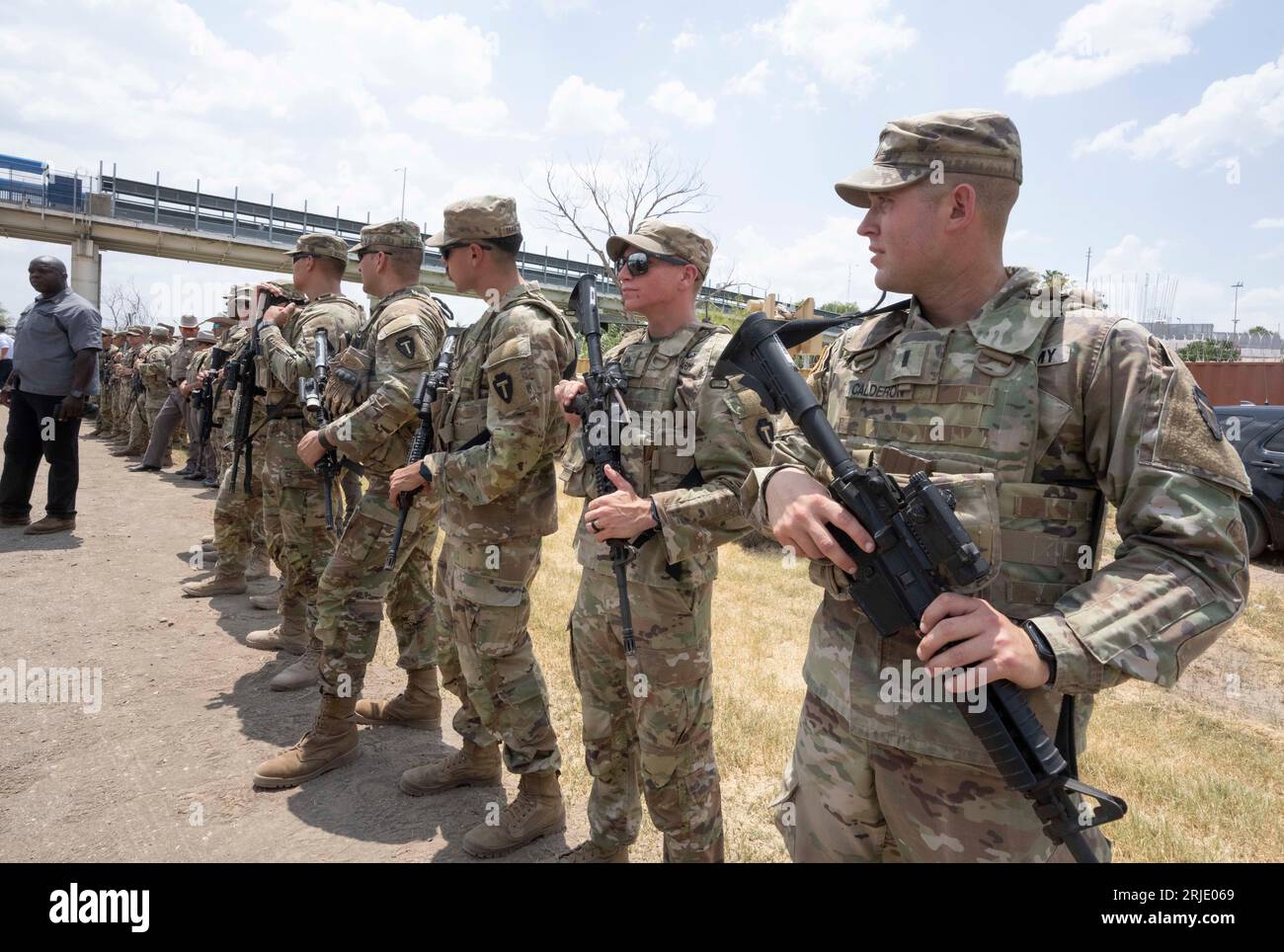 National guard line texas mexico border hi-res stock photography and ...