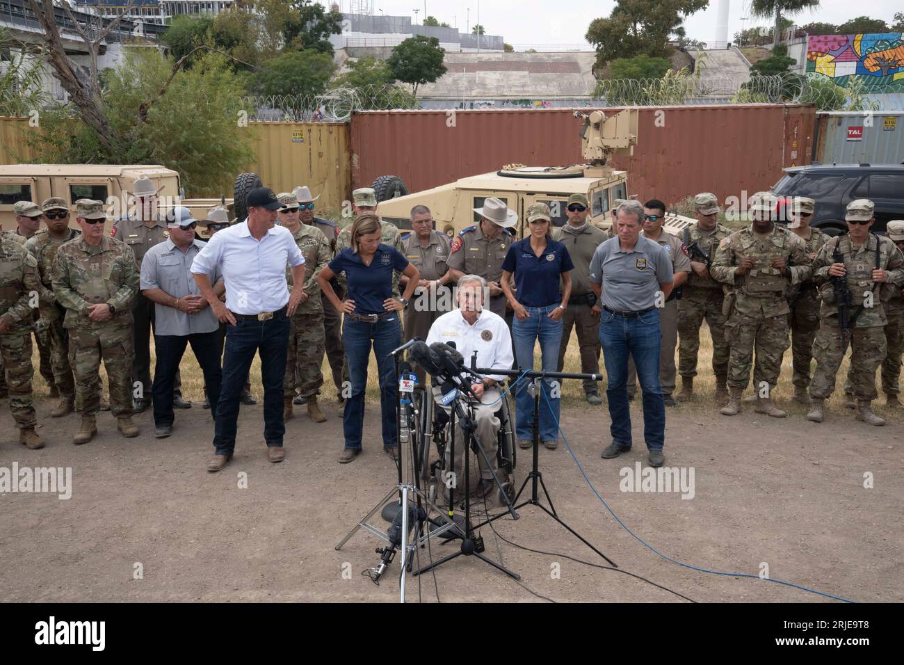 Texas mexico border buoys hires stock photography and images Alamy