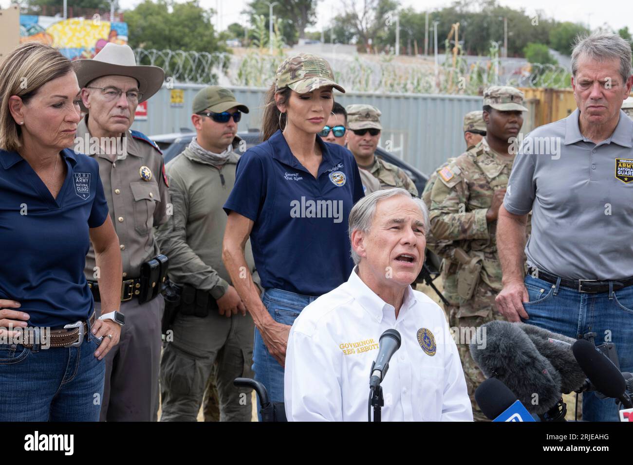Texas mexico border buoys hires stock photography and images Alamy