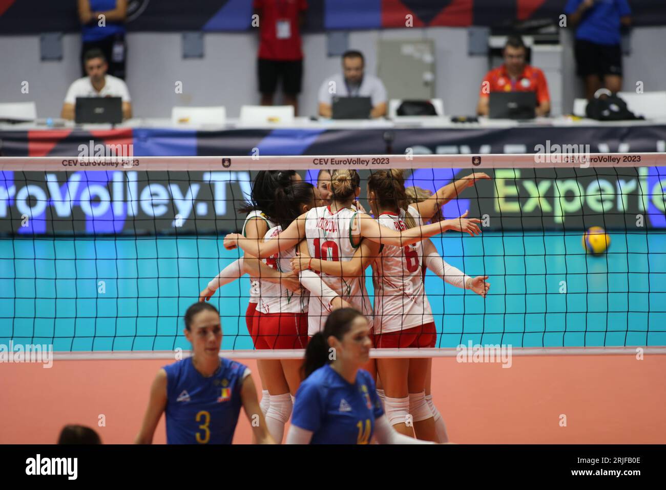 Romania volleyball hi-res stock photography and images - Page 11