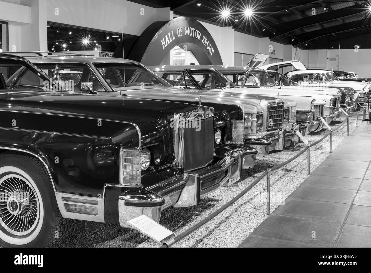 Lincoln Continental Town Car Black And White Stock Photos Images Alamy lincoln-continental-town-car-black-and-white-stock-photos-images-alamy