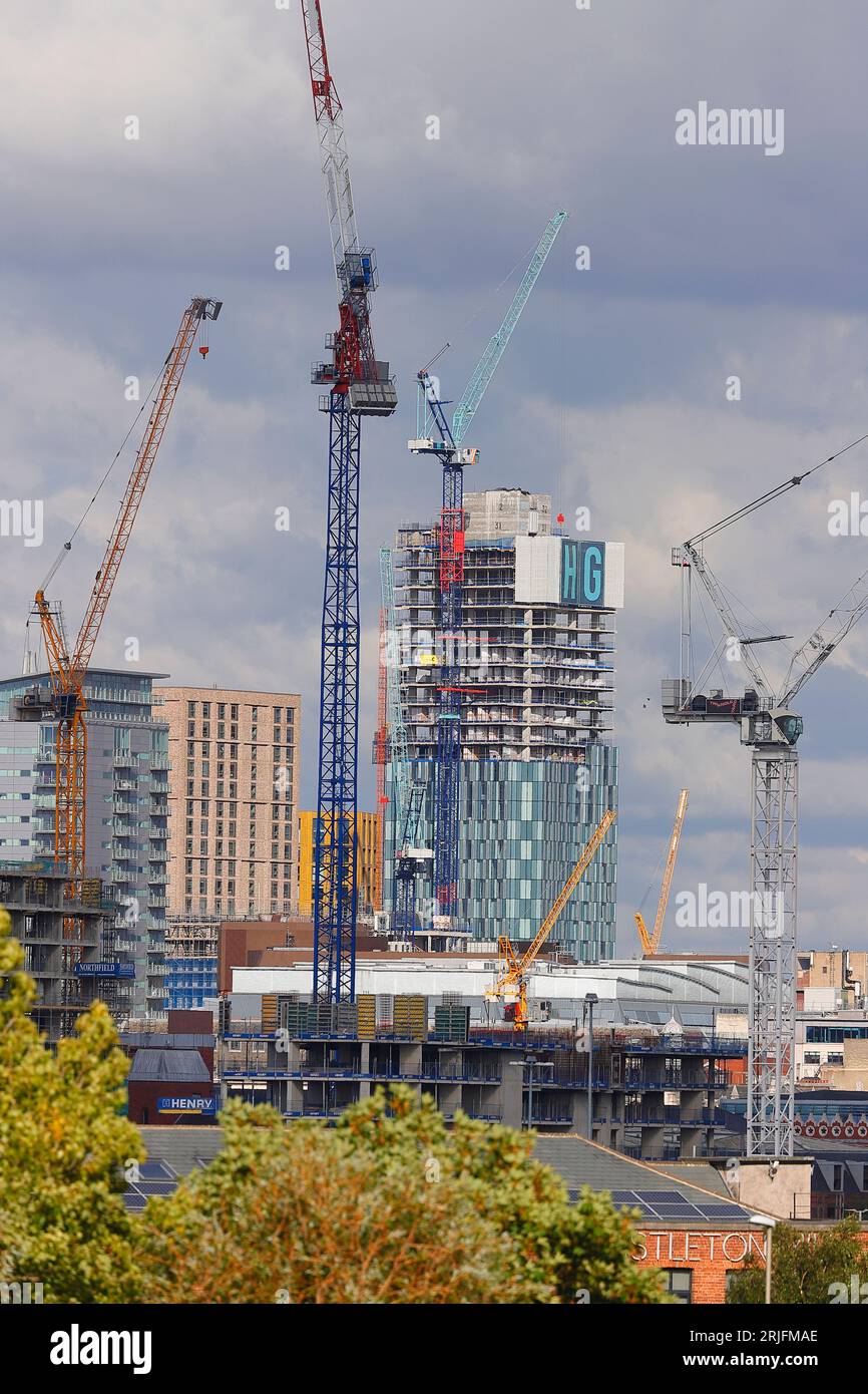 Buildings under construction in leeds hires stock photography and