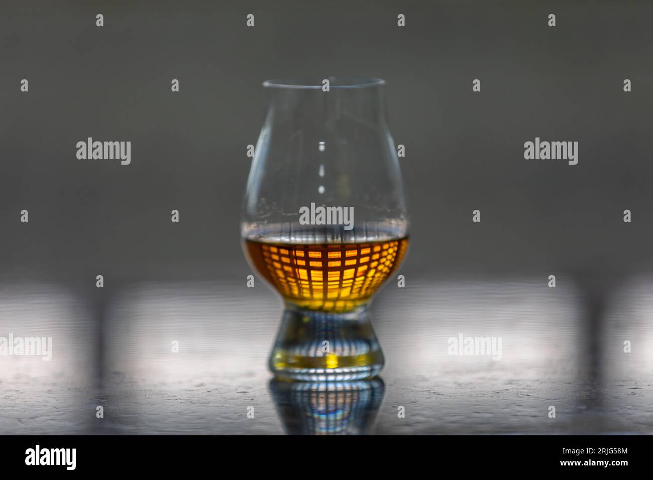 Clan Ross Etched Whisky Tasting Glass - Glencairn Scotch Nosing Glass