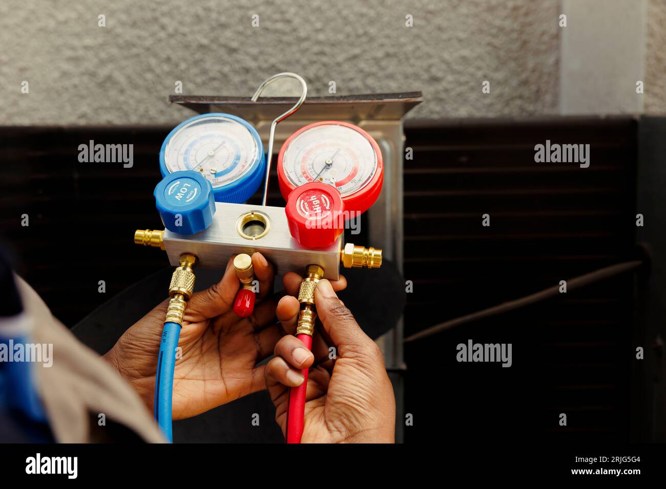 Manifold gauges able to detect excessive refrigerant in hvac system and