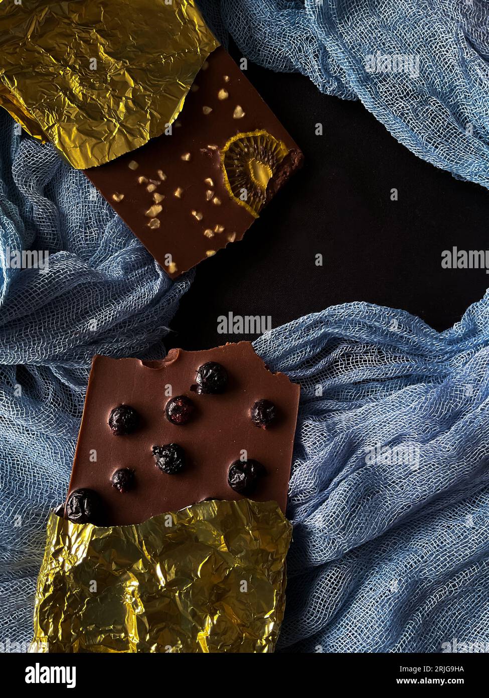 Chocolate bar gold foil hi-res stock photography and images - Alamy