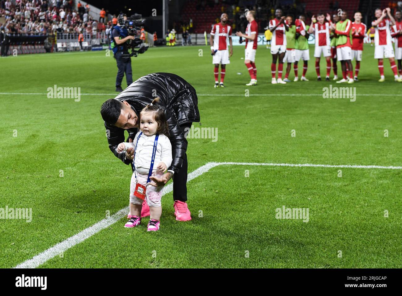 Antwerp, Belgium. 22nd Aug, 2023. Antwerp's Gaston Luciano Avila and his daughter say goodbye to the fans after a match between Belgian soccer team Royal Antwerp FC and Greek soccer team AEK Athens, the first leg of the play-offs for the UEFA Champions League competition, on Tuesday 22 August 2023 in Antwerp. BELGA PHOTO TOM GOYVAERTS Credit: Belga News Agency/Alamy Live News Stock Photo