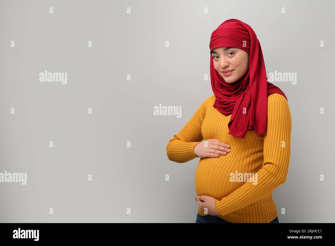 Pregnant muslim woman hi-res stock photography and images - Page 3 - Alamy