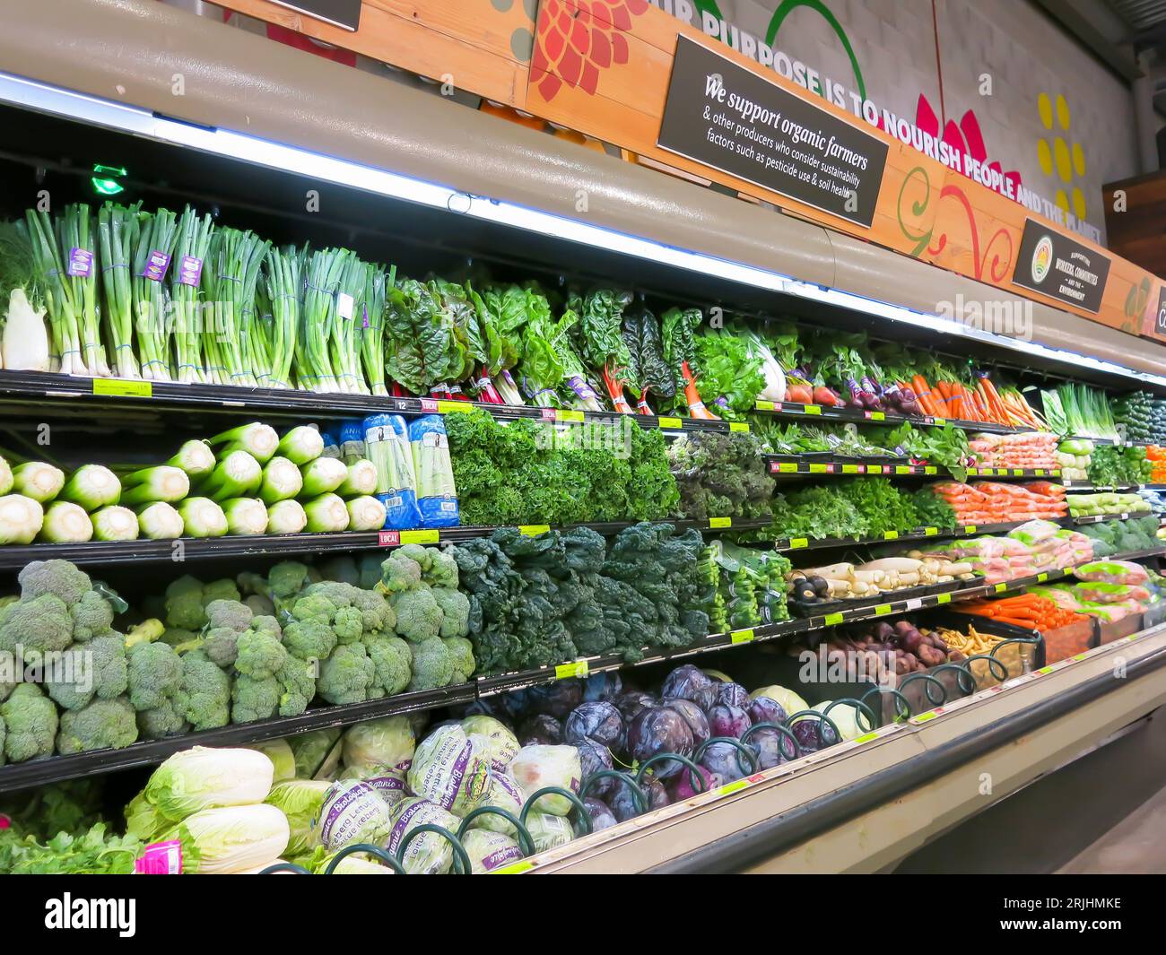 Produce aisle hi-res stock photography and images - Alamy