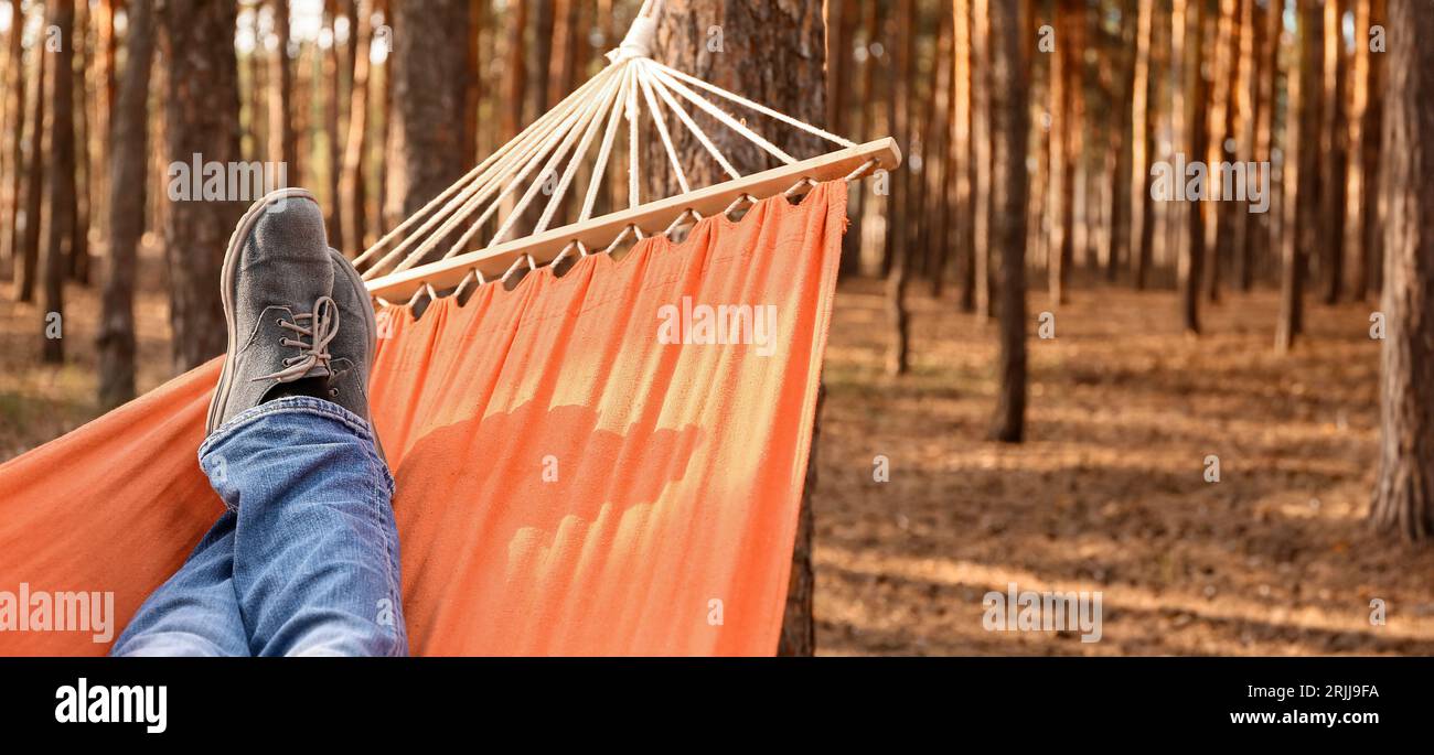 Man lying in hammock legs hi-res stock photography and images - Alamy