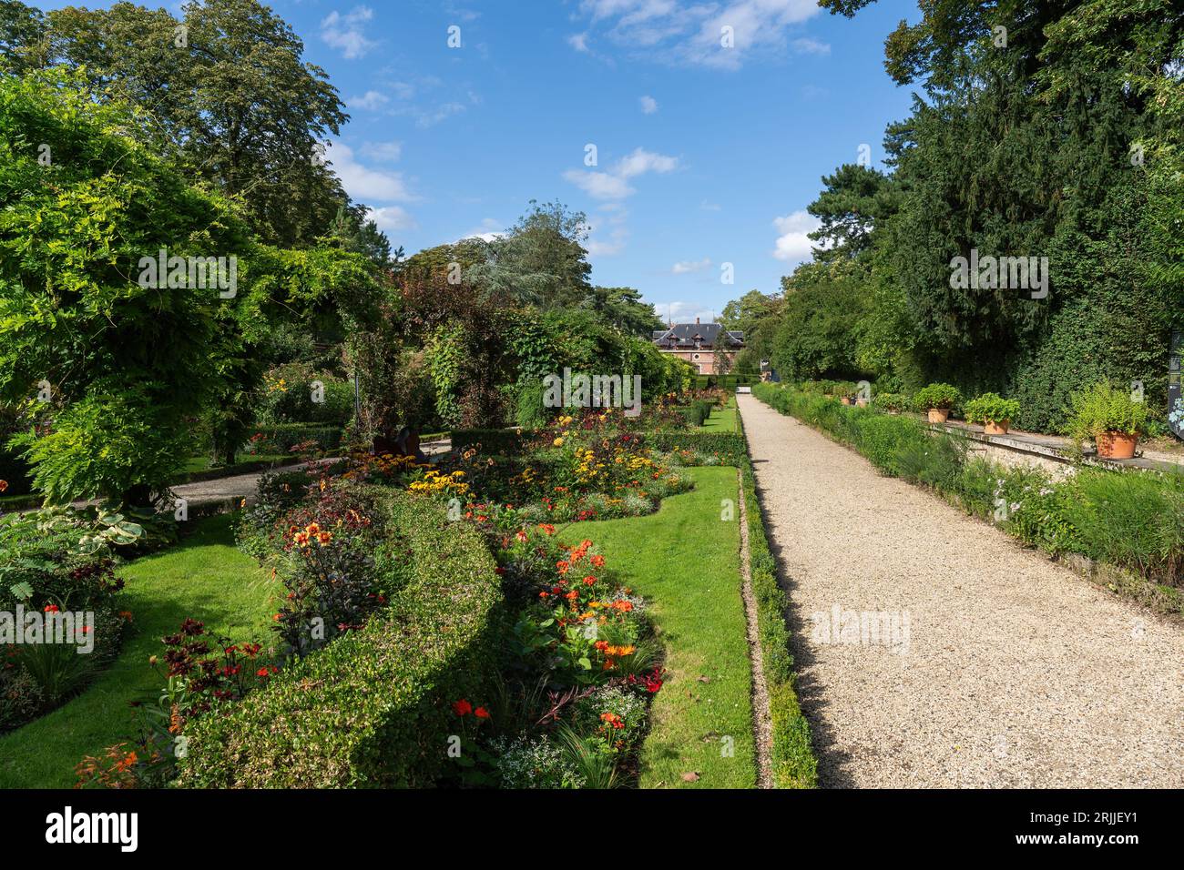 Bagatelle garden arcades in Paris - France Stock Photo - Alamy