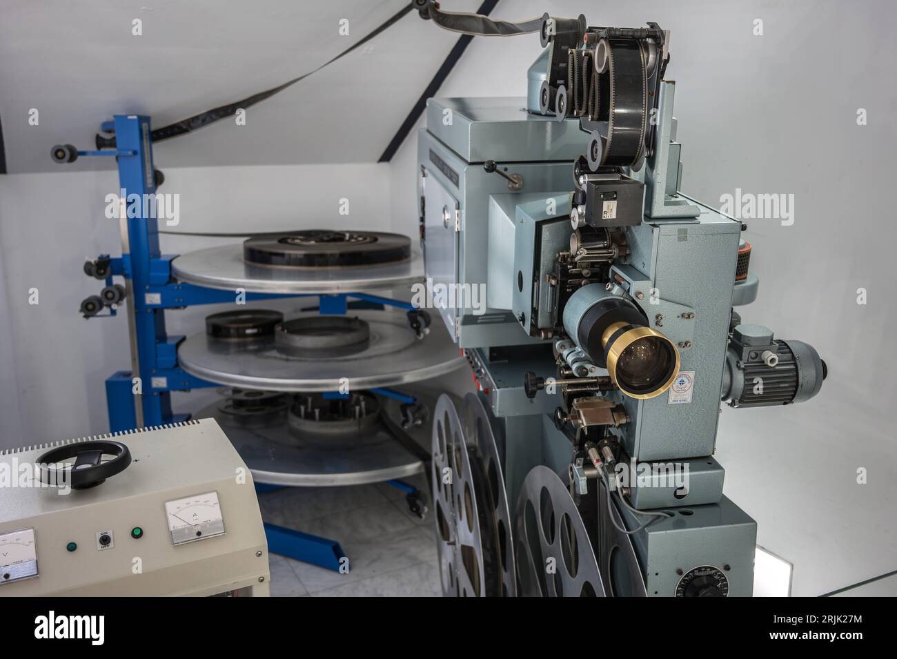 35mm film projector machine hi-res stock photography and images - Alamy