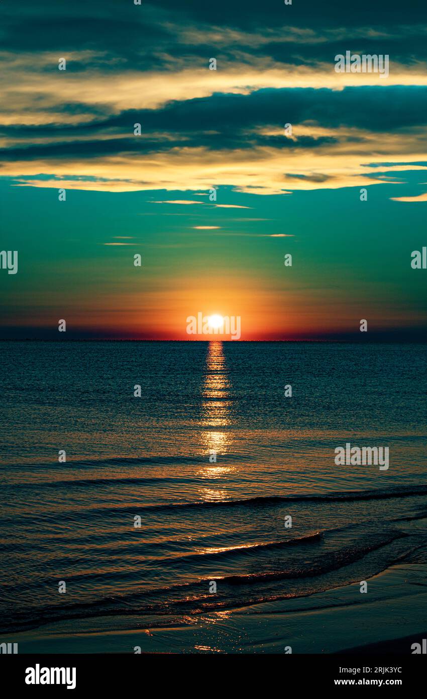 Sunset beach wallpapers hi-res stock photography and images - Alamy