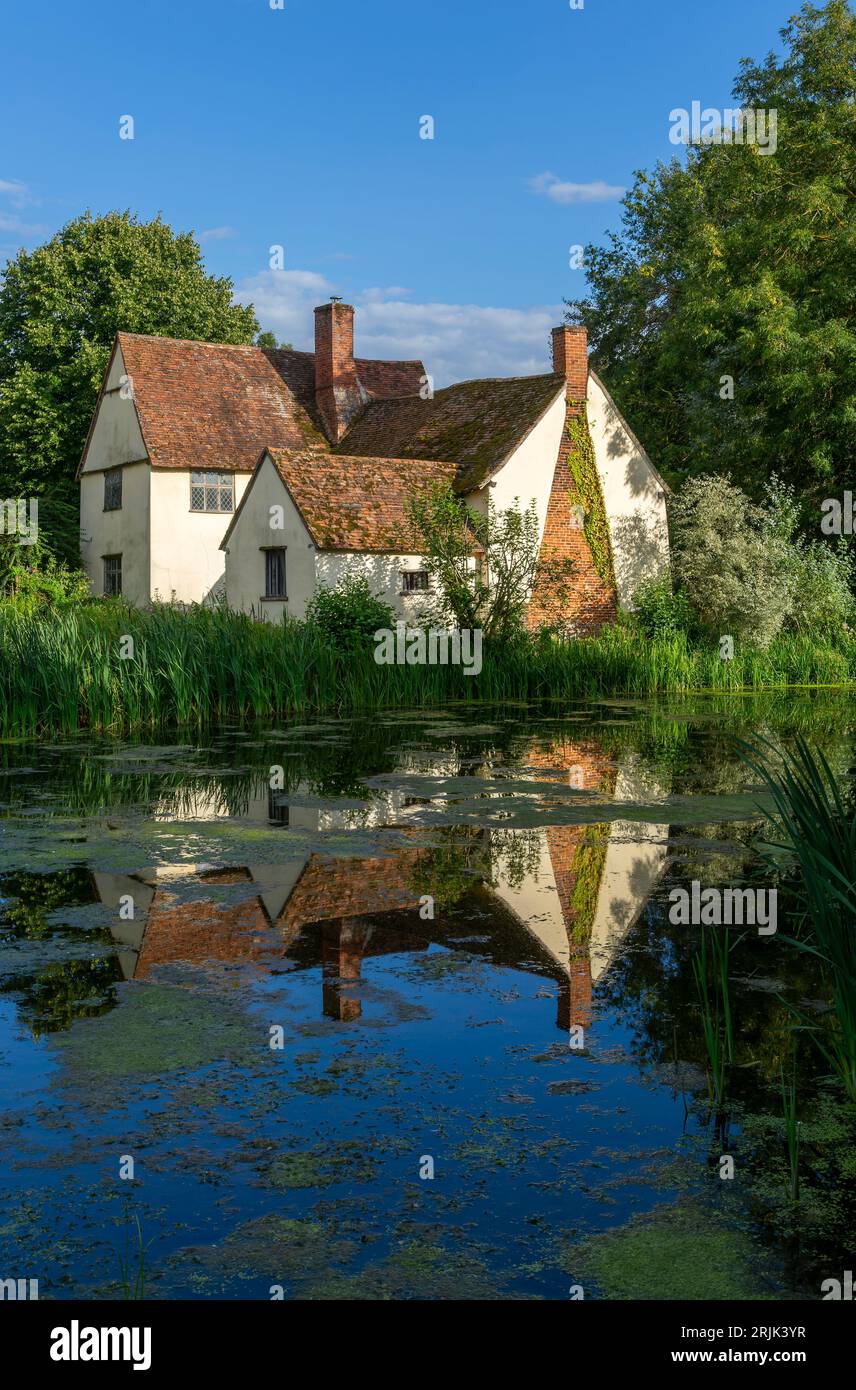 Willy Lott's House cottage, River Stour, Flatford Mill, East Bergholt, Suffolk, England, UK Stock Photo