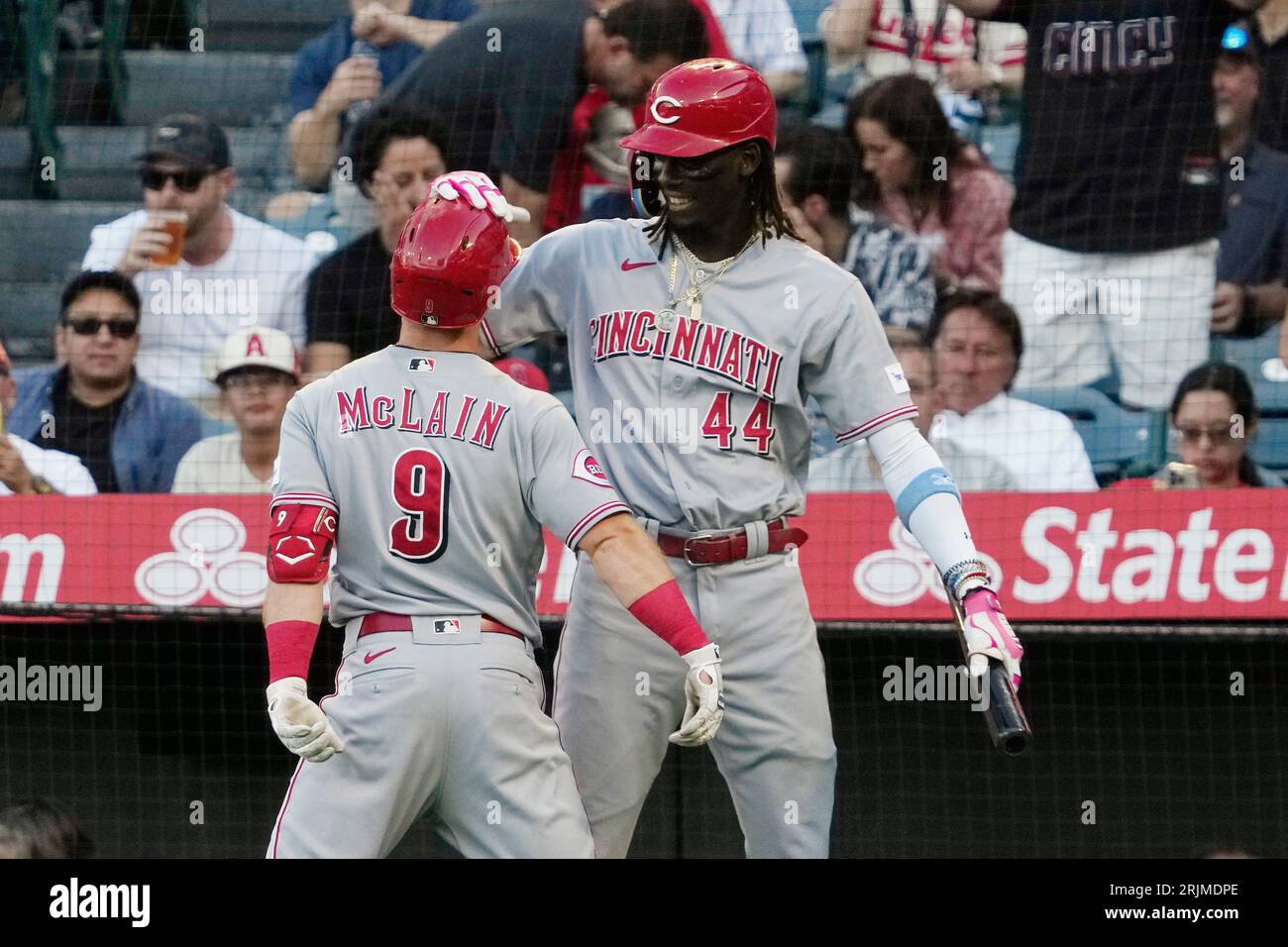 Elly De La Cruz dazzles in debut, Reds beat Dodgers on Matt McLain