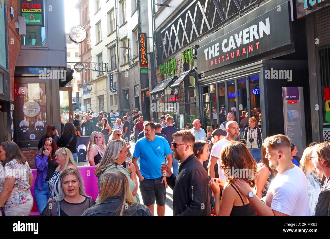 A busy summer Mathew Street, Cavern Quarter, Liverpool, Merseyside, England, UK, L2 6RE Stock Photo
