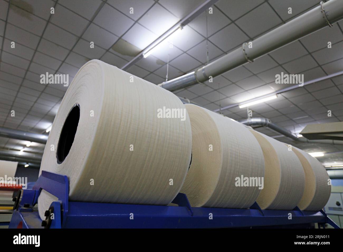 Cotton yarn on spinning line Stock Photo - Alamy