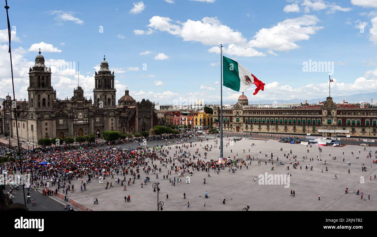 Mexico city skyline zocalo hi-res stock photography and images - Alamy