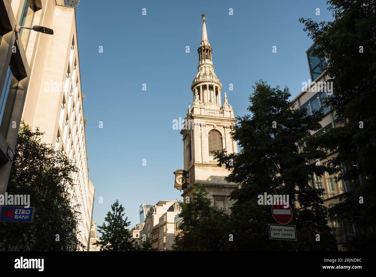 The elegant elegant tower and steeple of Sir Christopher Wren's St Mary-le-Bow Church, Cheapside, London, EC2, England, U.K. Stock Photo