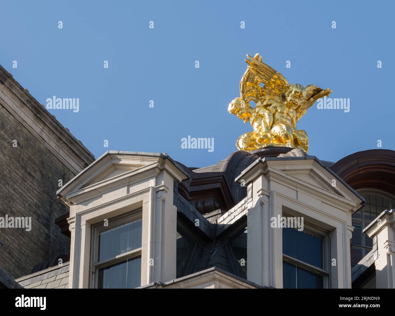 Gilded sculpture of winged children on top of Ludgate House, the former headquarters of the Thomas Cook travel agency, Fleet Street, London, England Stock Photo
