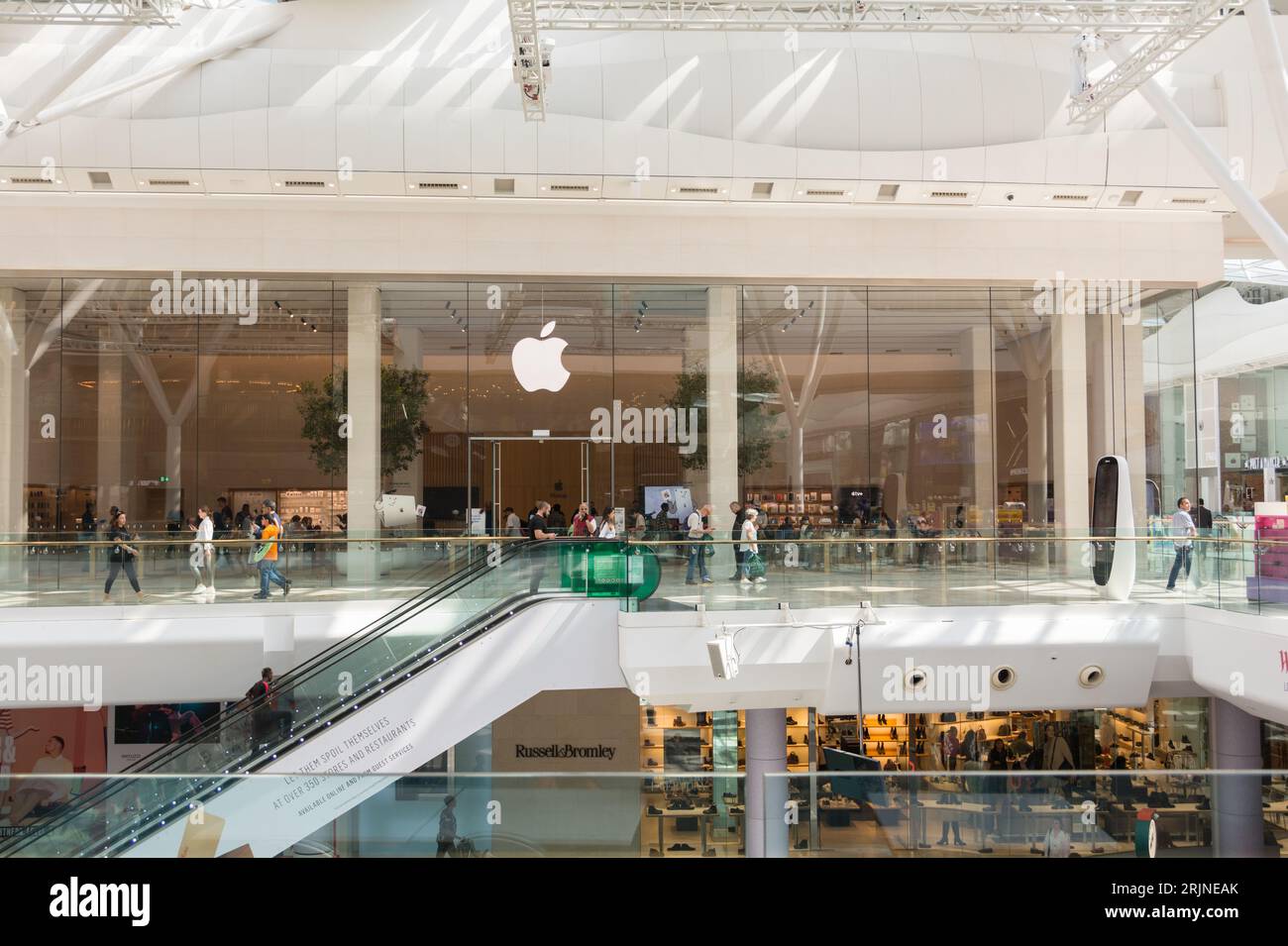 Westfield london shops hi-res stock photography and images - Alamy