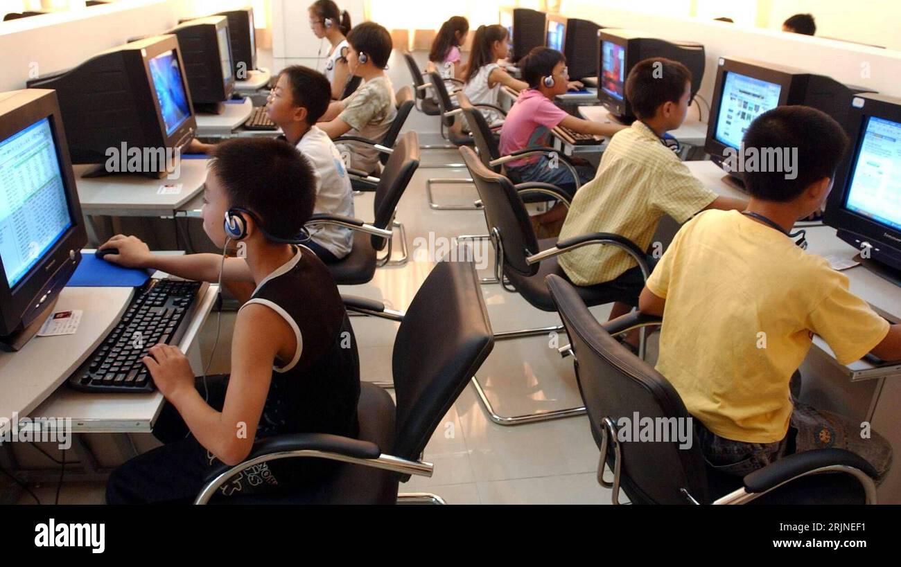 Netcafe hi-res stock photography and images - Alamy