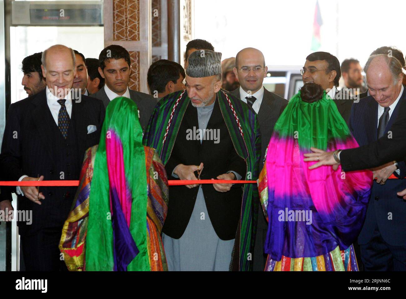 Hamid Karzai (Mitte, AFG/Präsident islamische Republik Afghanistan) während einer Eröffnungsfeier in Kabul - PUBLICATIONxNOTxINxCHN Stock Photo