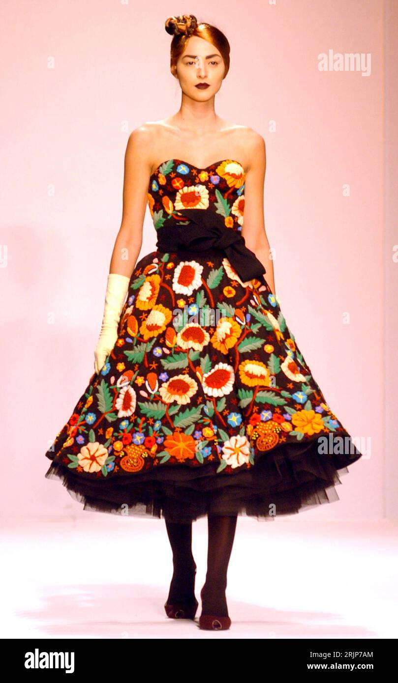 SPRING 2026 - Privatsachen - Fitleise Dress - Strasse - 2290