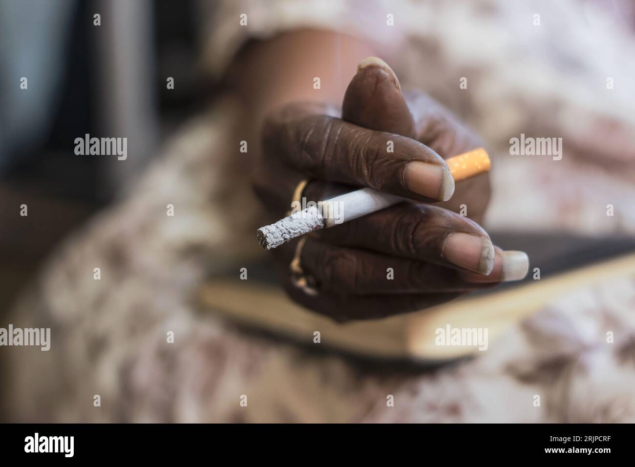 person holding cigarette between fingers Holding cigarette between fingers hi-res stock photography and images