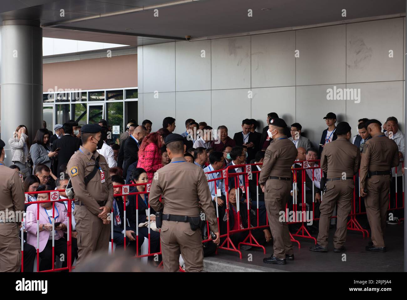 Chinese National Arrested at Bangkok Airport for Stealing Cash and Credit Cards from Overhead Bins Chinese National Arrested at Bangkok Airport for Stealing Cash and Credit Cards from Overhead Bins