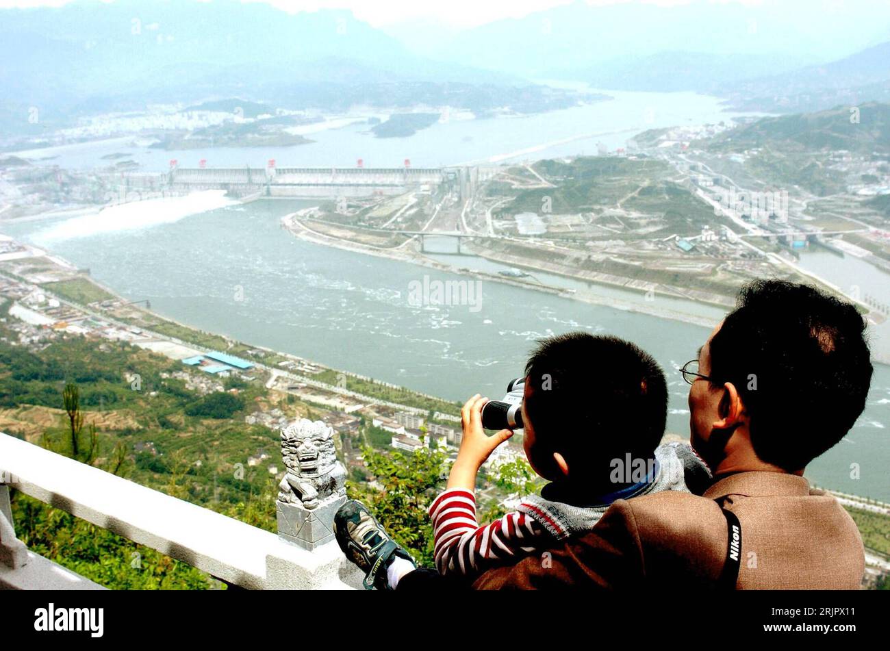 Bildnummer 51244922 Datum 14.05.2006 Copyright imago/Xinhua Vater