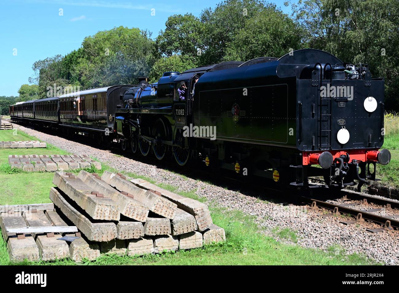 73082 
