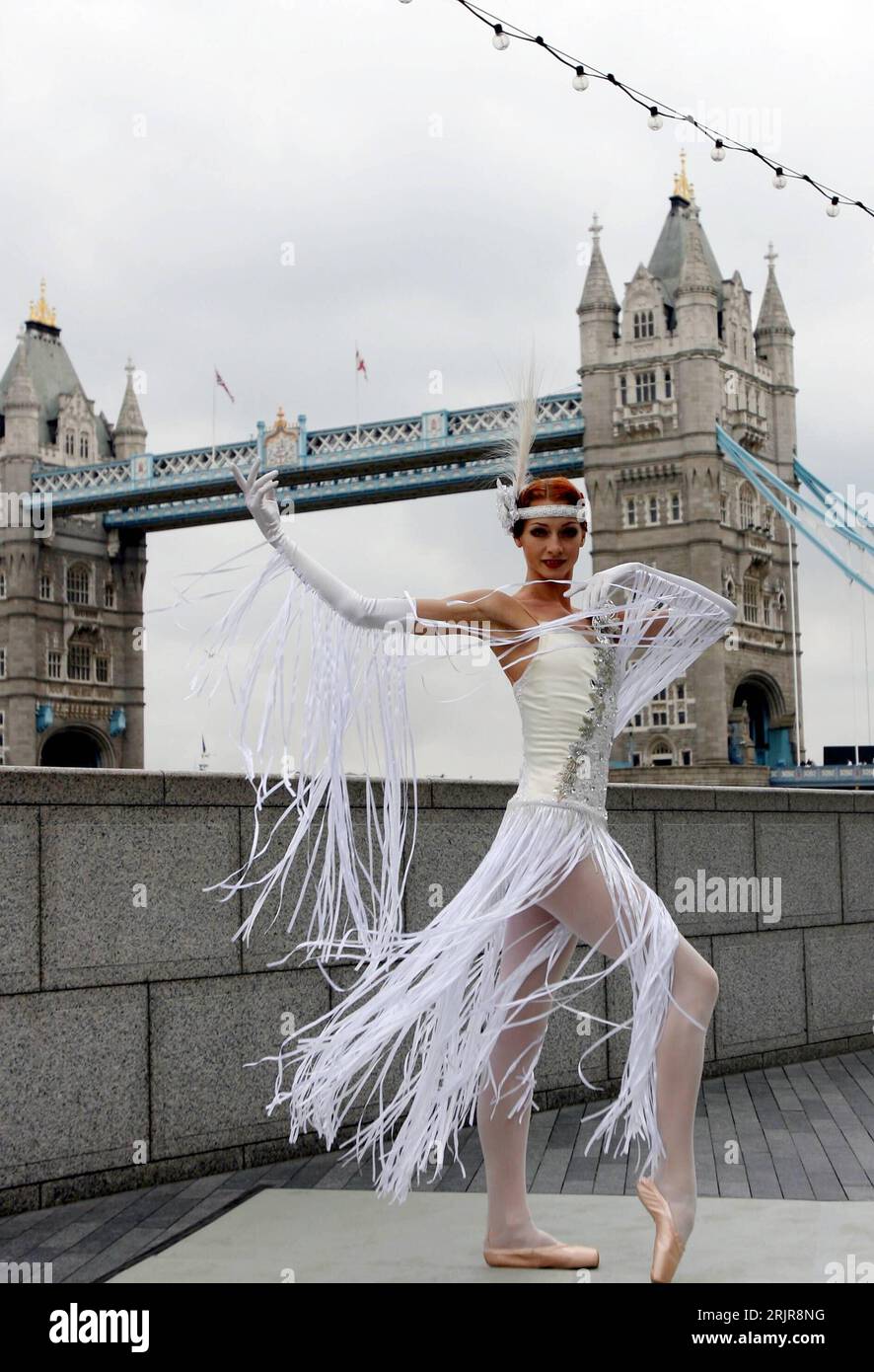 Bildnummer: 51333899  Datum: 14.07.2006  Copyright: imago/Xinhua Tänzerin Ekaterina Kondaurova (RUS/Mariinsky Ballett) anlässlich eines Pressetermins in London  -  PUBLICATIONxNOTxINxCHN, Personen; 2006, London, Tänzer, Tänzerin, Balletttänzer, Balletttänzerin, Pressetermin , Fotoshooting; , hoch, Kbdig, Einzelbild, Freisteller, Tanz, Kunst, England, Randbild, People Stock Photo