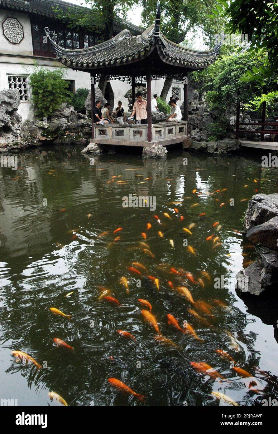 Koi fische im teich hires stock photography and images Alamy
