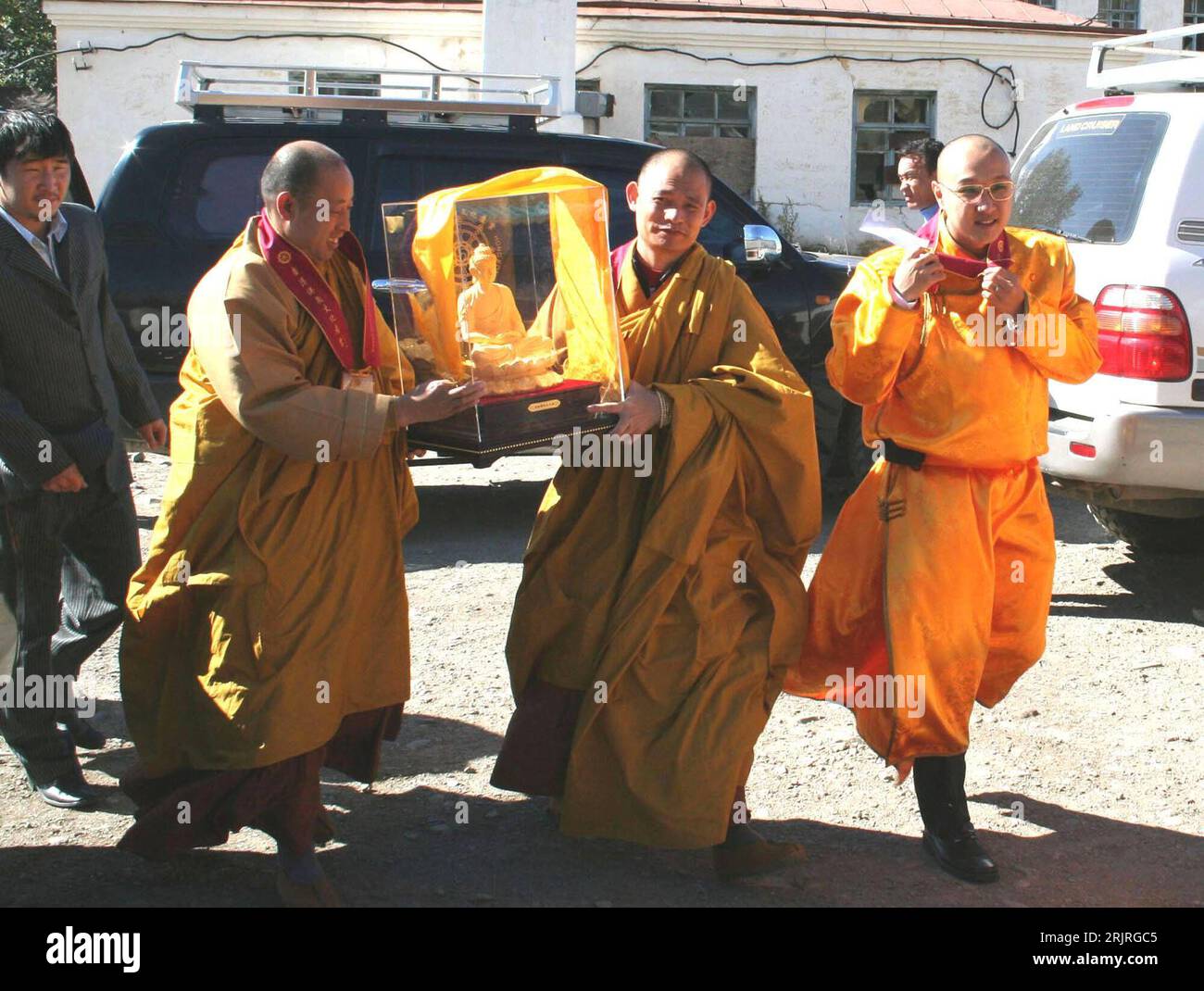Buddhistischer monch hi-res stock photography and images - Page 4 - Alamy, image size:1300x1070