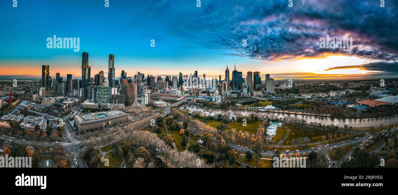 Melbourne skyline panoramic hi-res stock photography and images - Alamy