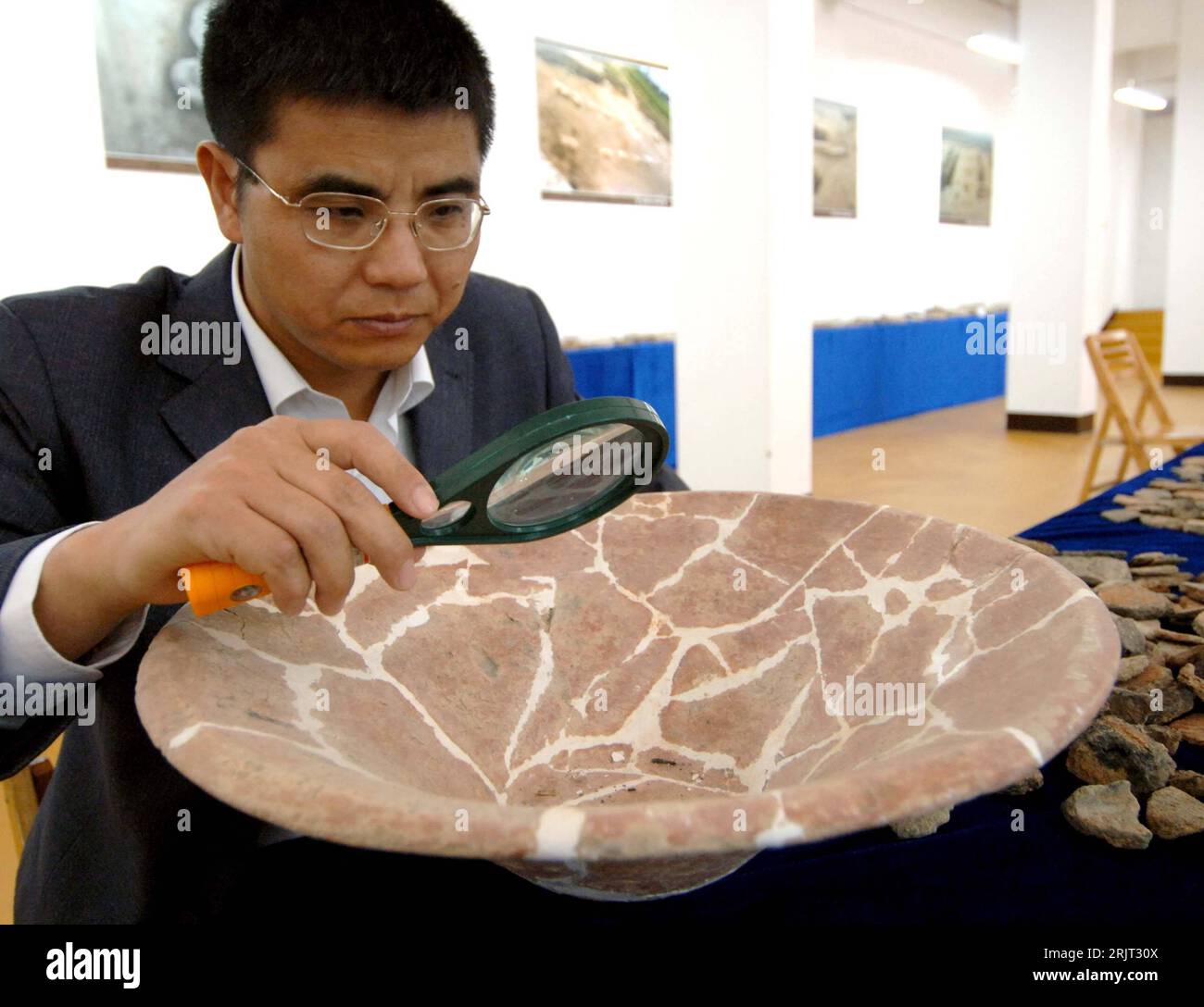 Antike lupe hires stock photography and images Alamy