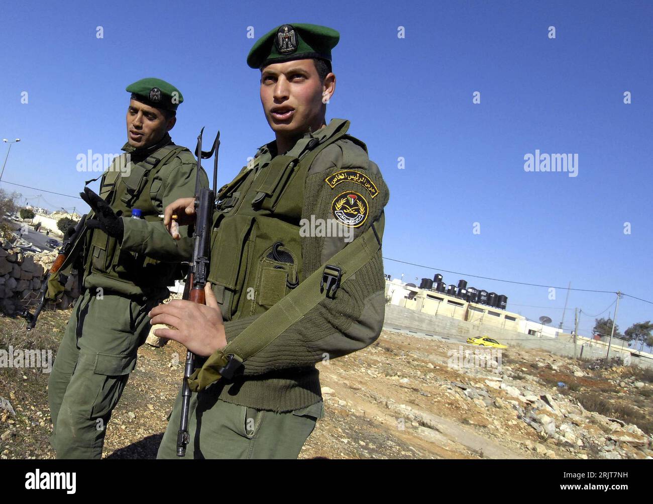 Bildnummer: 51597356  Datum: 16.12.2006  Copyright: imago/Xinhua Palästinensische Soldaten in Ramallah    PUBLICATIONxNOTxINxCHN, Personen; 2006, Ramallah, Westjordanland, Palästina Palästinensische Autonomiegebiete, Soldat, Palästinenser, Mann, bewaffnet, bewaffnete, bewaffneter; , quer, Kbdig, Gruppenbild, Israel,  , Militaer, Staa Stock Photo