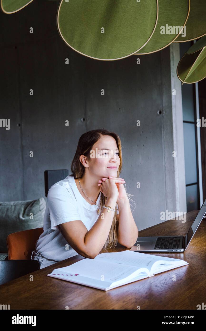 Elbows on the desk hi-res stock photography and images - Alamy