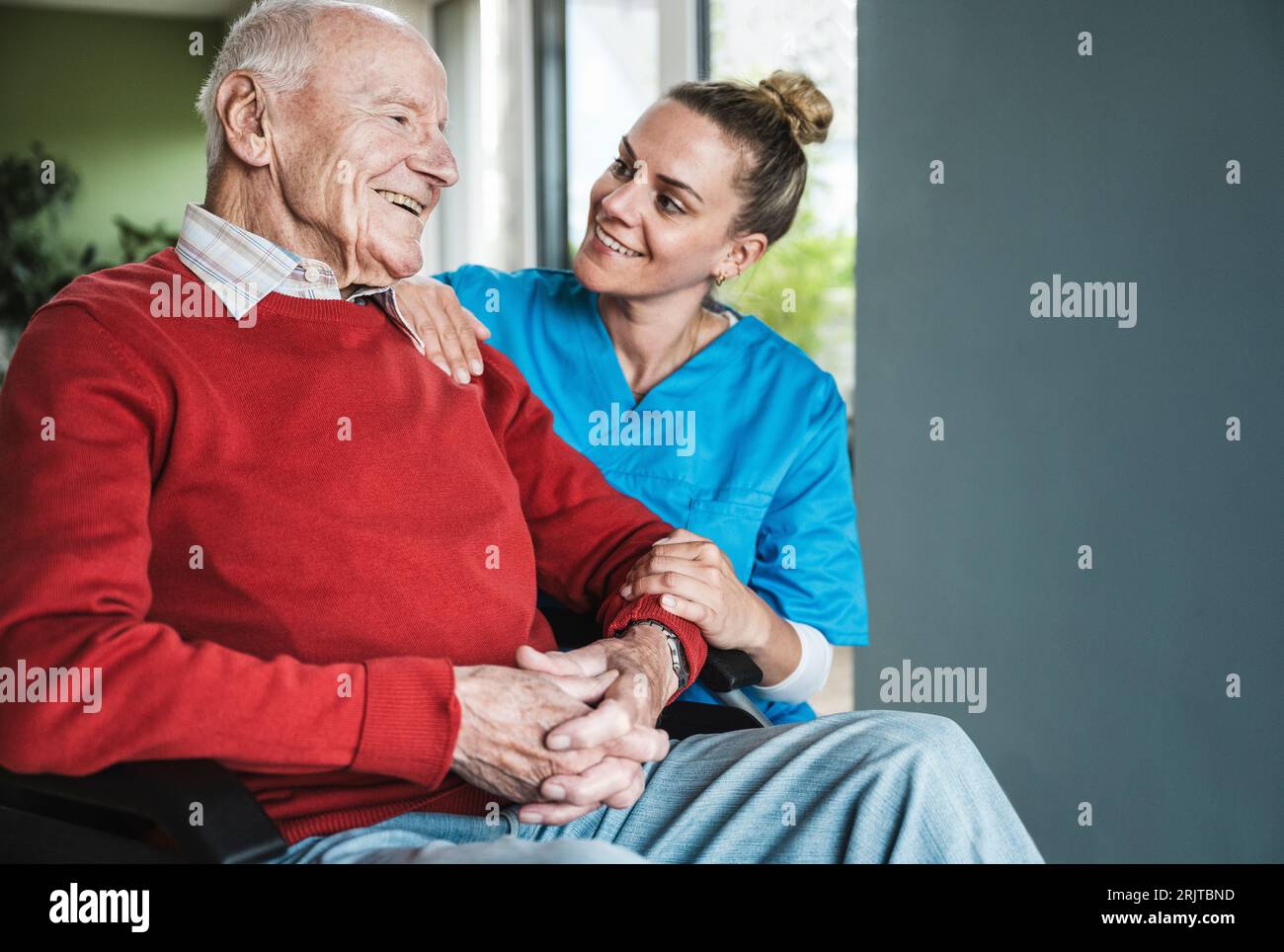 Old people care home nurse hi-res stock photography and images - Alamy