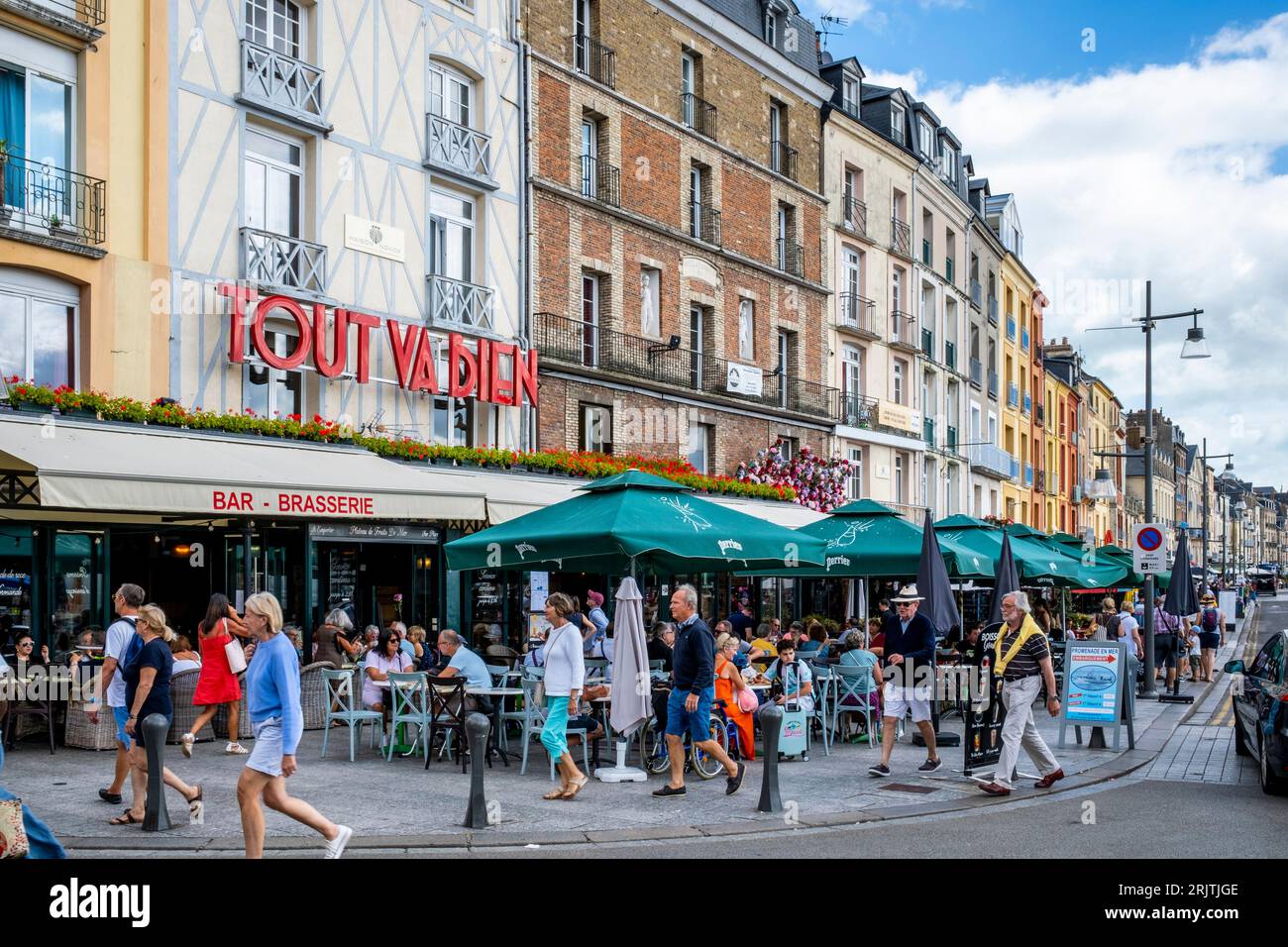 Customers Sitting Outside The Tout Va Bien Cafe/Restaurant, Quai Henri IV, Dieppe, Seine-Maritime Department, France. Stock Photo