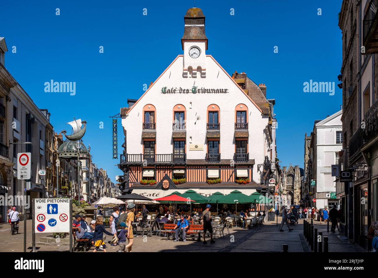 Customers Outside The Cafe des Tribunaux, Dieppe, Seine-Maritime Department, France. Stock Photo