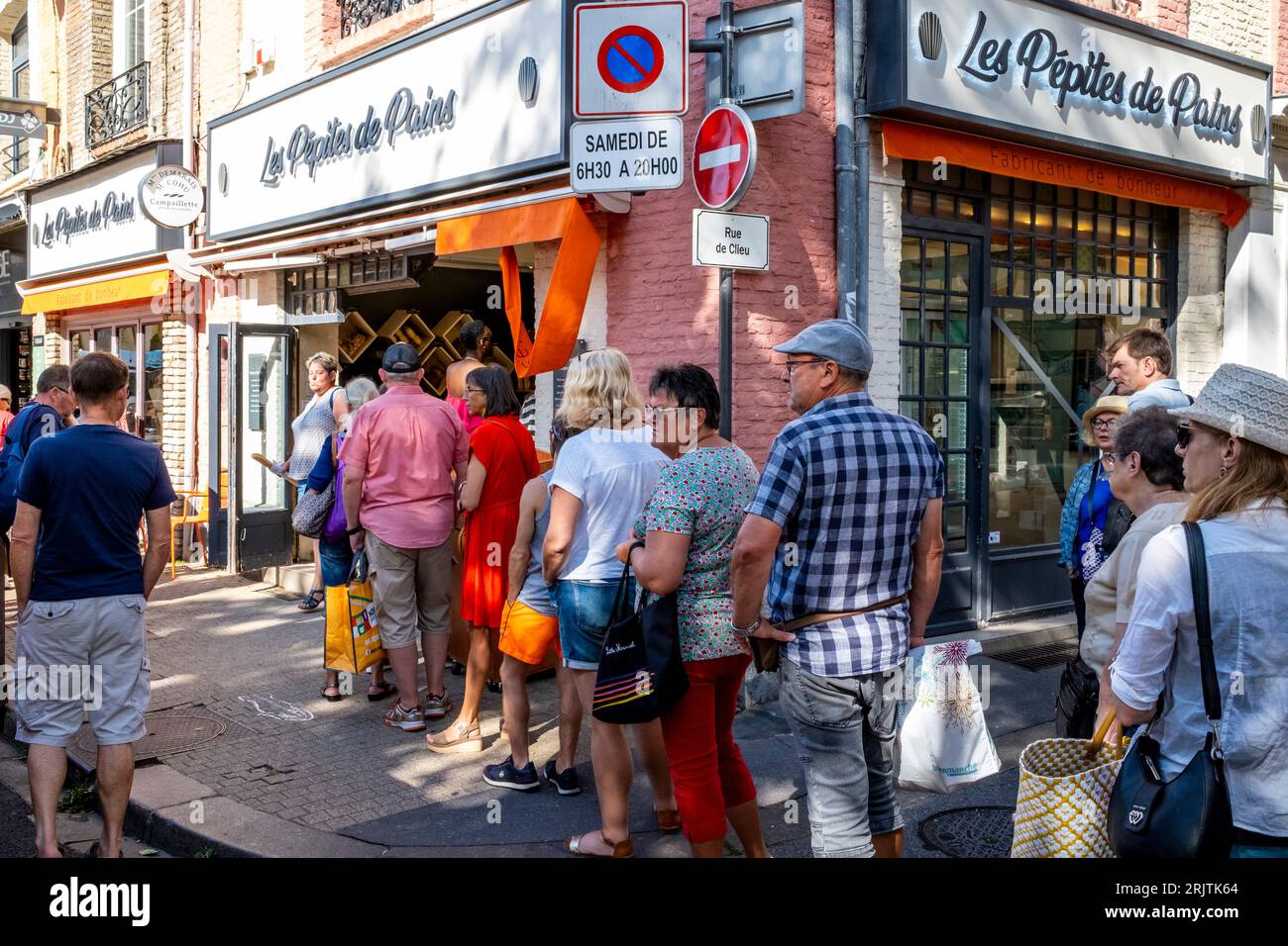 Markets in france hi-res stock photography and images - Alamy