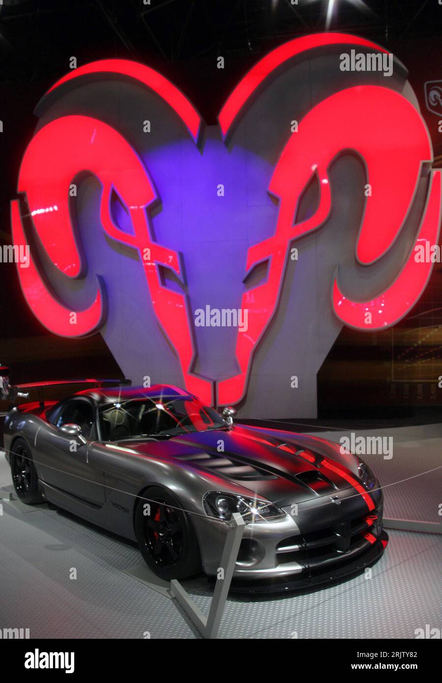 Dodge viper logo hi-res stock photography and images - Alamy, image size:899x1390